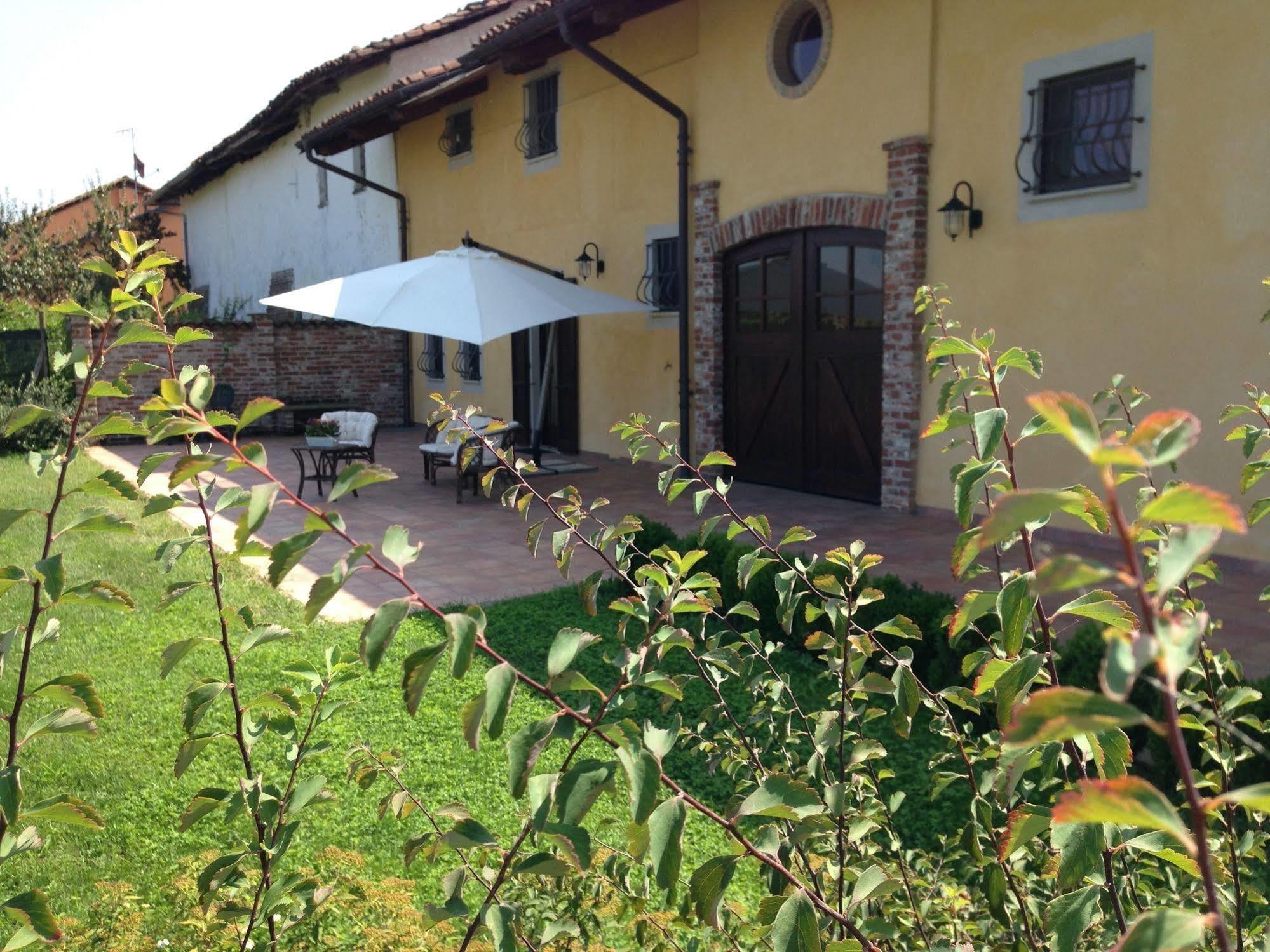 Quattro Gatti Bed and Breakfast Airasca Exteriör bild