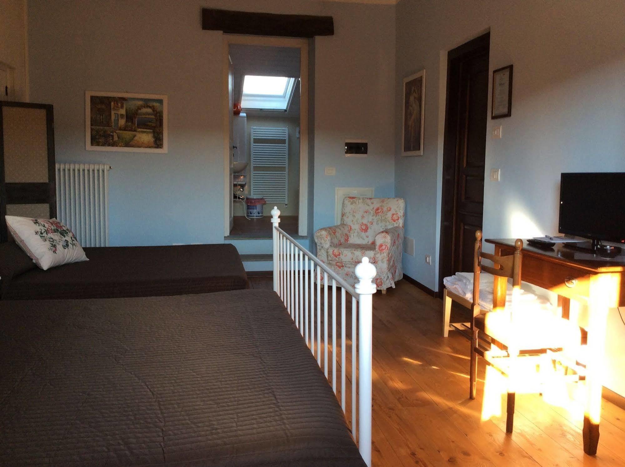 Quattro Gatti Bed and Breakfast Airasca Exteriör bild